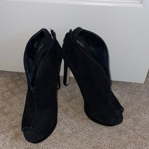 Black size 5 Nine West suede peep toe booties